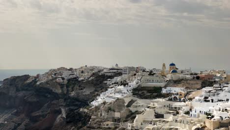 Schwenken-von-Oia,-Agios-Nikolaos-Insel-santorini