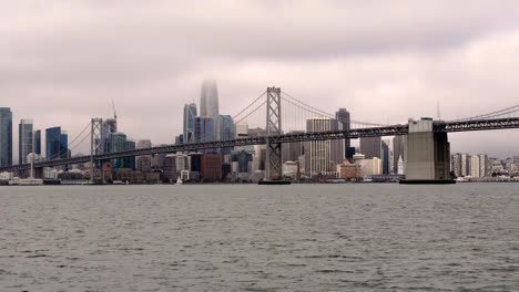 Velocidades-de-ferry-por-la-bahía-de-Oakland-a-San-Francisco