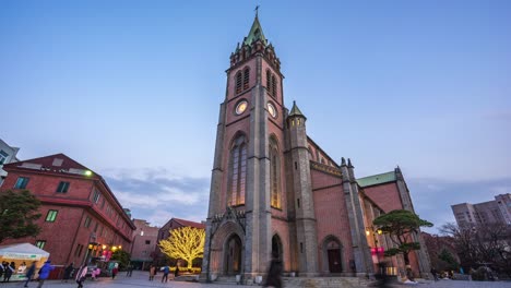 Día-de-vídeo-de-lapso-de-tiempo-noche-de-Catedral-de-Myeongdong-en-la-ciudad-de-Seúl,-Corea-del-sur-timelapse-4K