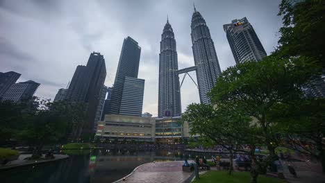 4-k-UHD-Zeitraffer-des-dramatischen-Sonnenuntergang-über-Kuala-Lumpur-Stadt.