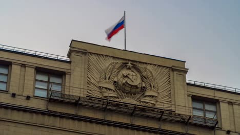 Staatsflagge-der-Russischen-Föderation-in-der-Staatsduma
