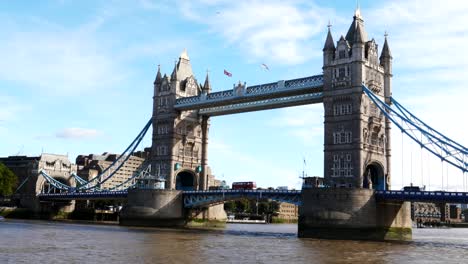 Turm-Brücke-vom-Südufer-der-Themse,-london