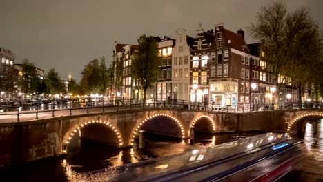 panning-night-timelapse-of-canals,-bridges-and-houses-in-amsterdam