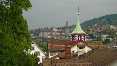 Tageszeit-Zürich-berühmten-Stadtbild-auf-dem-Dach-slow-Motion-Panorama-4k-Schweiz