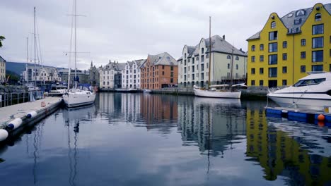 Aksla-an-die-Stadt-Alesund-in-Norwegen