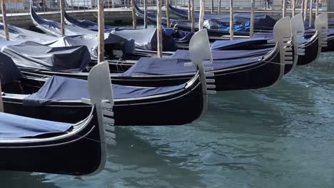 7-Einzelheiten-der-Gondeln-Boote-In-Venedig-Italien-Venezia-Italia