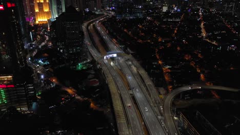 noche-iluminada-kuala-lumpur-centro-tráfico-carretera-aérea-Malasia-panorama-4k