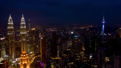 Nacht-Kuala-Lumpur-Stadtzentrum-thront-aerial-Panorama-Zeitraffer-4k-Malaysia