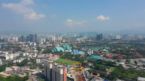 Sonnliche-Tag-Kuala-Lumpur-Innenstadt-berühmten-Park-Luft-Panorama-4k-malaysia