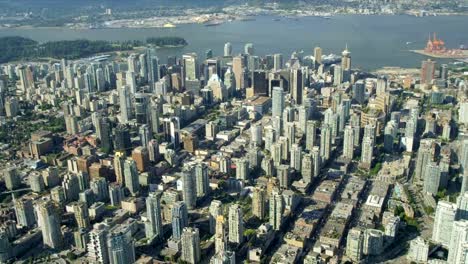 Luftaufnahme-über-Vancouver-City-Harbour-Wolkenkratzern-der-Innenstadt