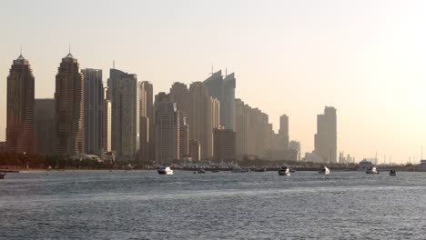 Panoramablick-auf-dubai-marina-Sonnenuntergang-Zeitraffer