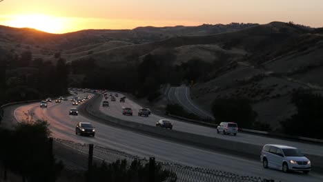 Autopista-101-en-Calabasas-en-el-valle-de-San-Fernando