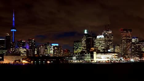 Timelapse-vista-de-los-edificios-de-la-ciudad-de-Toronto,-como-la-noche-falls