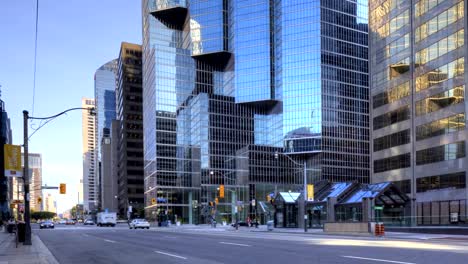 Traffic-flows-in-the-city-center-in-Toronto