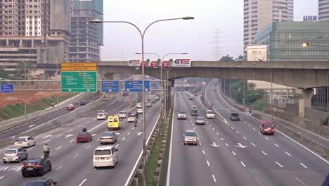 Kuala-Lumpur,-Malaysia---September-19,-2015:-4k-footage-of-road-at-Kuala-Lumpur-at-morning-sunrise.
