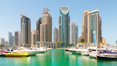 VAE-sonniger-Tag-Dubai-Marina-Stadt-Golf-Yacht-Dock-Panorama-\"-4-k-Zeitraffer