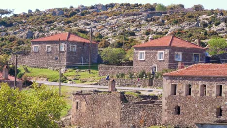 Traditionelle-Steinhäuser-alten-türkischen-Dörfer-in-Assos,-Canakkale,-Türkei