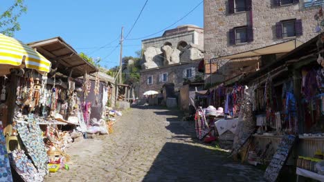 Traditionelle-Steinhäuser-alten-türkischen-Dörfer-in-Assos,-Canakkale,-Türkei