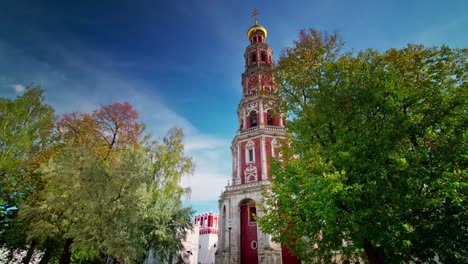panorámica-iglesia-del-día-de-la-verano-Moscú-Rusia-4k-lapso-de-tiempo