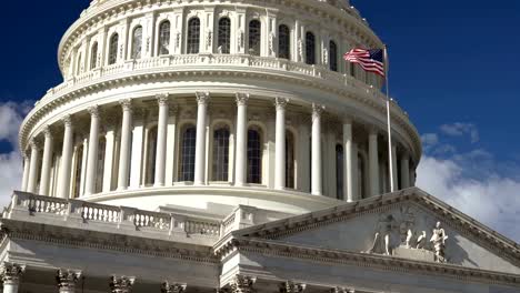 Estados-Unidos-Capitolio-que-brilla-intensamente-americano-día-de-la-bandera