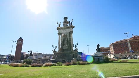 Plaza-España-Plaza-de-la-Fira-de-Barcelona-vida-cámara-coche