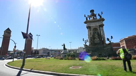 Plaza-España-Plaza-de-la-Fira-de-Barcelona-vida-cámara-coche