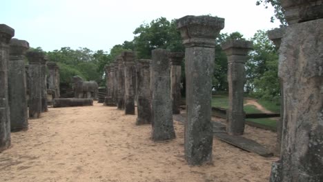 View-to-the-stone-columns-and-ruins-of-the-ancient-building-in-Polonnaruwa,-Sri-Lanka.