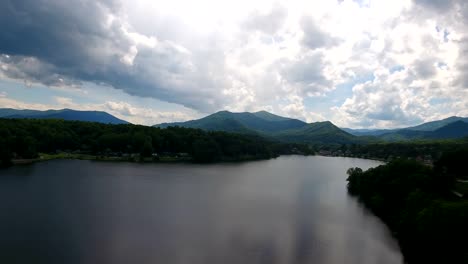 Luftaufnahme-des-Lake-Junaluska-in-North-Carolina