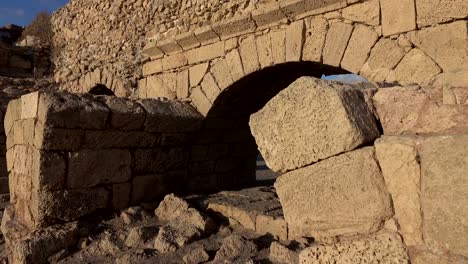 Ruinas-del-antiguo-acueducto-romano-en-Israel