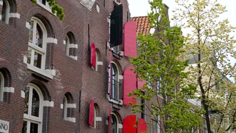 The-red-windows-from-one-of-the-hotels