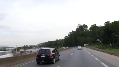 Conducir-en-autopista-de-Sao-Paulo,-Brasil