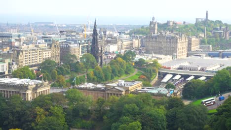 Blick-auf-Edinburgh-Stadt-von-oben