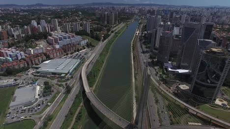 Puente-Estaiada-en-Sao-Paulo,-Brasil