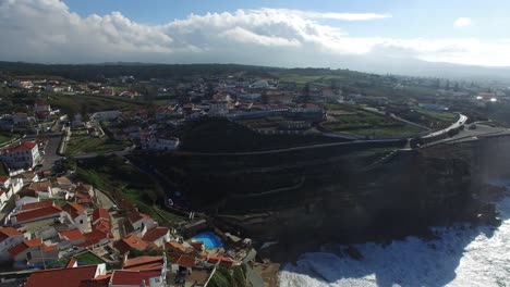 Aérea-vista-de-Azenhas-do-Mar,-Portugal