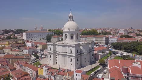 Portugal-sonnigen-Tag-Lissabon-Stadtbild-Kirche-Santa-Engrácia-Top-aerial-Panorama-4k