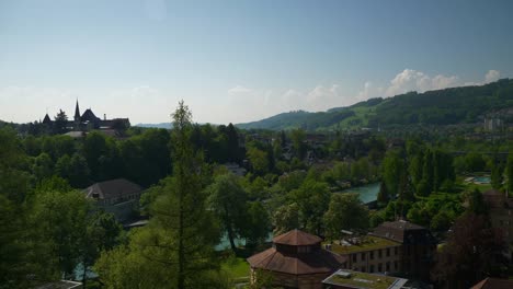 Punto-de-vista-famosa-del-día-soleado-de-la-ciudad-de-Suiza-Berna-panorama-del-castillo-de-Museo-4k