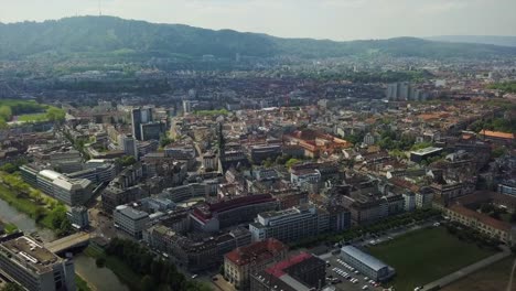 der-Schweiz-sonnigen-Zürich-am-Flussufer-Stadtbild-aerial-Panorama-4k