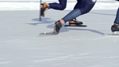 Beine-von-professionellen-Athleten-ab-Rennen