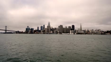 Velocidades-de-ferry-por-la-bahía-de-Oakland-a-San-Francisco