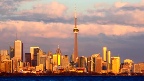 Timelapse-vista-de-Toronto-por-la-noche