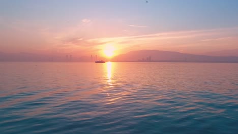 Izmir-Square-Drohne,-Stadtplatz-von-von-Drohne,-Sonnenuntergang