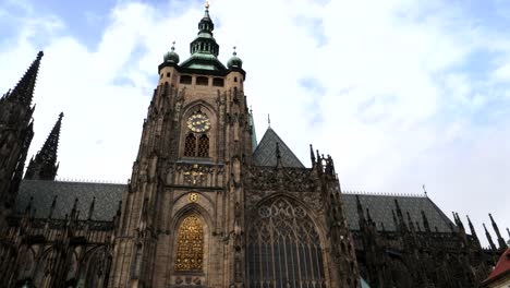 Pfanne-von-St-Veits-Dom-in-Prag