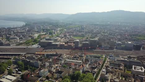 sonnigen-Tag-Zürich-Stadt-Zentrum-Hauptbahnhof-Bahnhof-Antenne-Panorama-4k-Schweiz