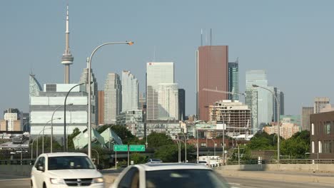 Autobahn-ins-Zentrum-der-Innenstadt-von-Toronto-Ontario-Kanada