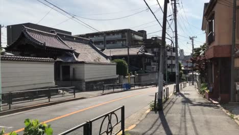 Straße-in-Yanaka-Viertel-in-Tokio