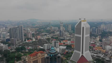 Kuala-Lumpur-Stadtbild-berühmten-Bankgebäude-aerial-Panorama-4k-Malaysia