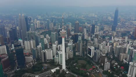 panorama-aérea-de-la-ciudad-famosas-torres-de-Kuala-lumpur-paisaje-urbano-4k-Malasia