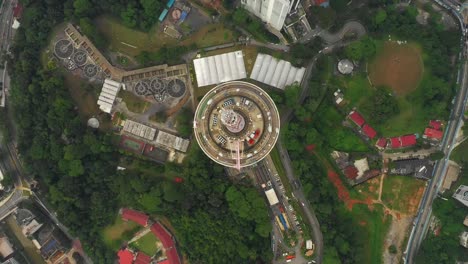 Kuala-Lumpur-Stadtzentrum-von-berühmten-Turm-oberen-Park-Blick-Antenne-Topdown-anzeigen-4-k-malaysia