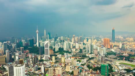 Sturm-Himmel-Kuala-Lumpur-Stadtzentrum-Antenne-Panorama-Zeitraffer-4k-Malaysia