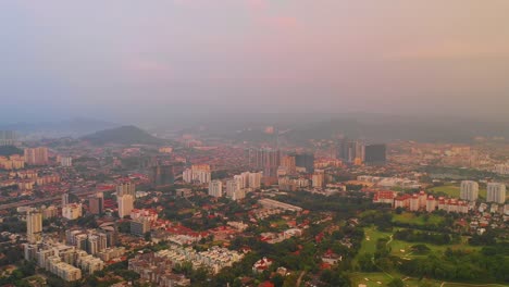 Sunset-Kuala-Lumpur-paisaje-urbano-panorama-aéreo-timelapse-4k-Malasia